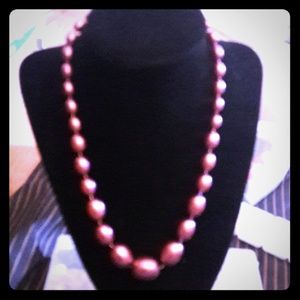selling a a beautiful purple pearl color necklace